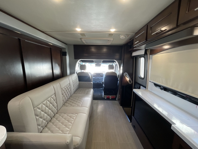 2022 Regency Ultra Brougham 25MB — photo 3 of 8