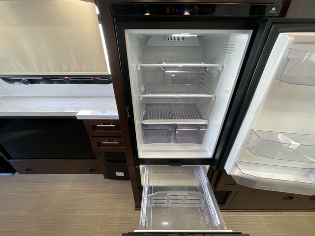 2022 Regency Ultra Brougham 25MB — photo 8 of 8