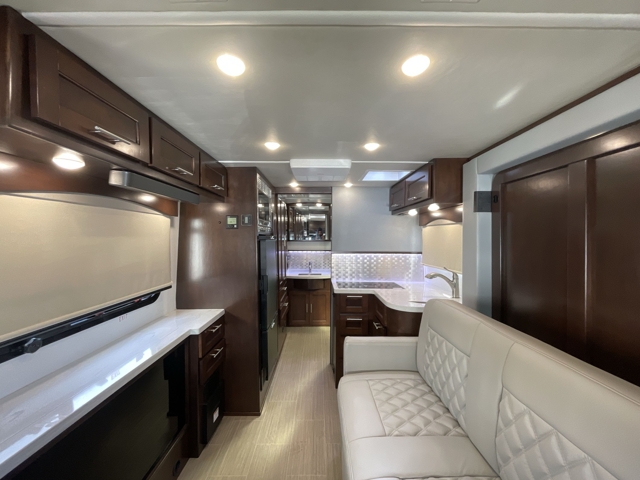 2022 Regency Ultra Brougham 25MB — photo 2 of 8