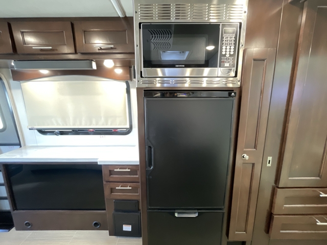 2022 Regency Ultra Brougham 25MB — photo 4 of 8