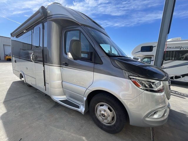 2022 Regency Ultra Brougham 25MB — photo 1 of 8