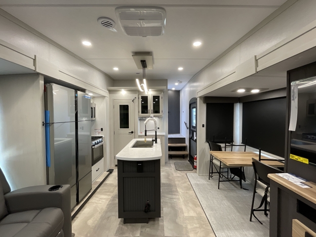 2026 Shasta Phoenix 298RLS — photo 3 of 8