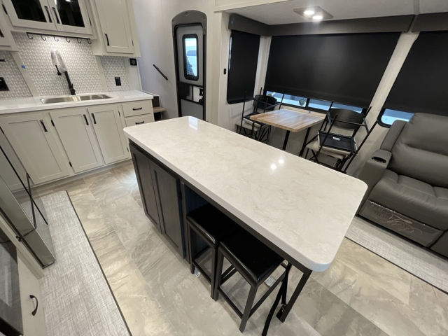 2026 Shasta Phoenix 389DEK — photo 4 of 8