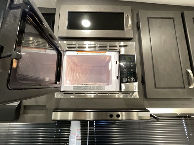 2025 Shasta Phoenix Lite 274BH — photo 8 of 8