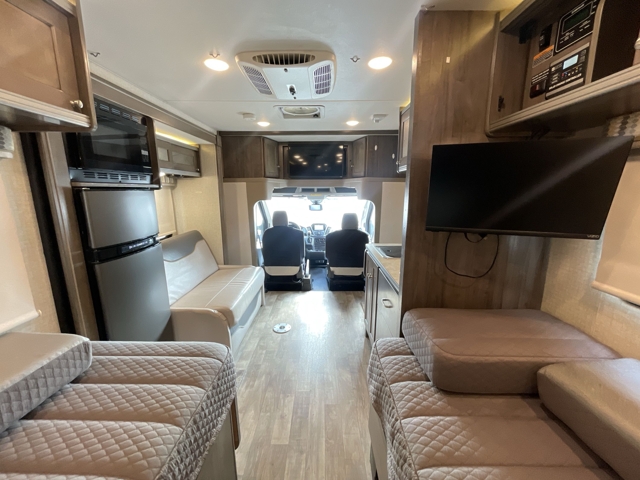 2018 Winnebago Fuse 23A — photo 6 of 8