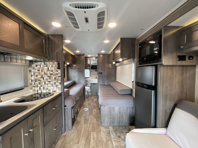 2018 Winnebago Fuse 23A — photo 5 of 8