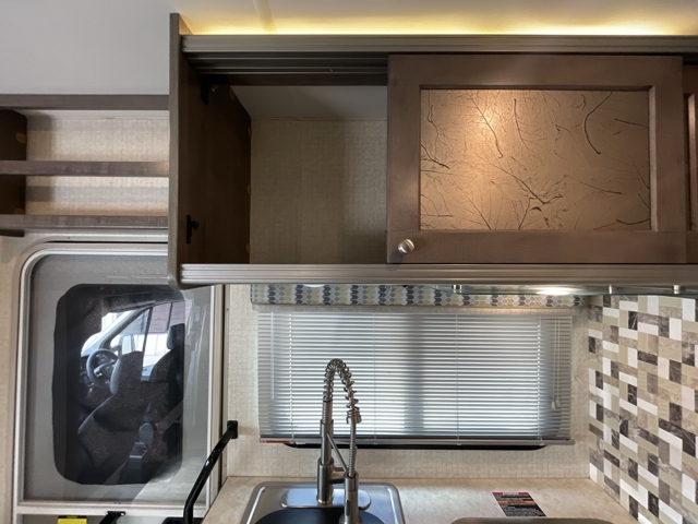 2018 Winnebago Fuse 23A — photo 3 of 8