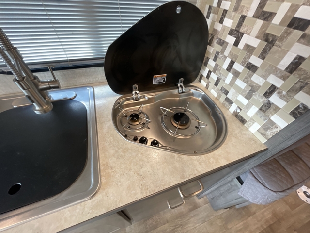 2018 Winnebago Fuse 23A — photo 4 of 8