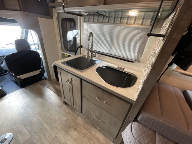 2018 Winnebago Fuse 23A — photo 7 of 8