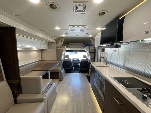 2021 Winnebago View 24D — photo 4 of 8
