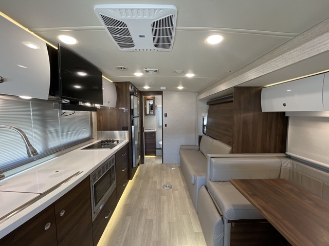 2021 Winnebago View 24D — photo 3 of 8