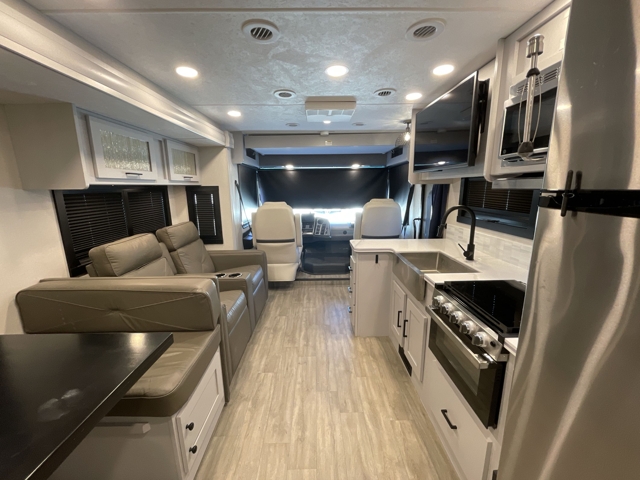 2024 Coachmen Pursuit 31ES — photo 3 of 8