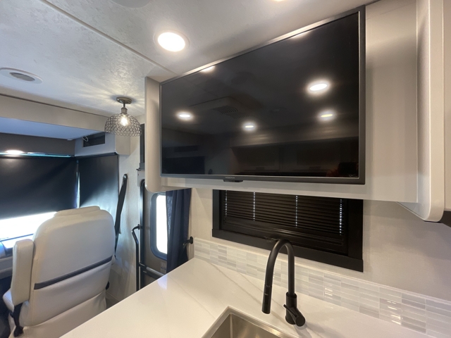 2024 Coachmen Pursuit 31ES — photo 7 of 8
