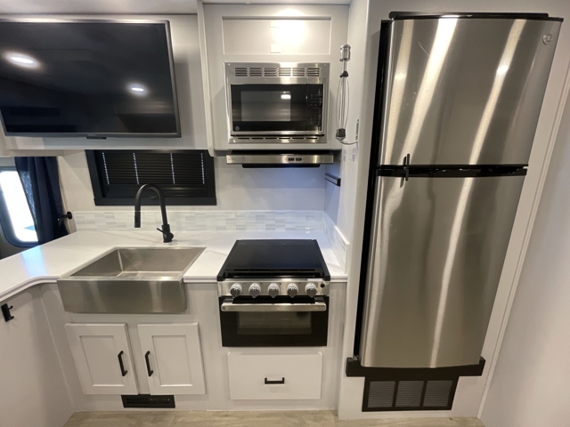 2024 Coachmen Pursuit 31ES — photo 4 of 8