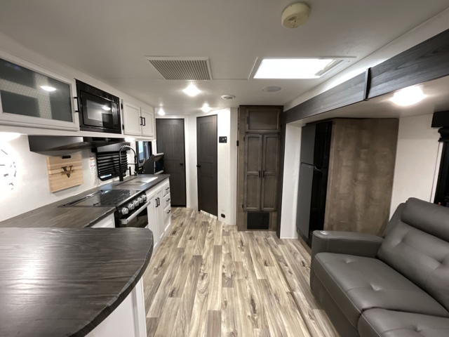 2023 Venture RV Stratus 231VRB — photo 5 of 8