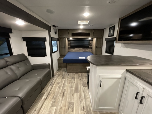 2023 Venture RV Stratus 231VRB — photo 4 of 8