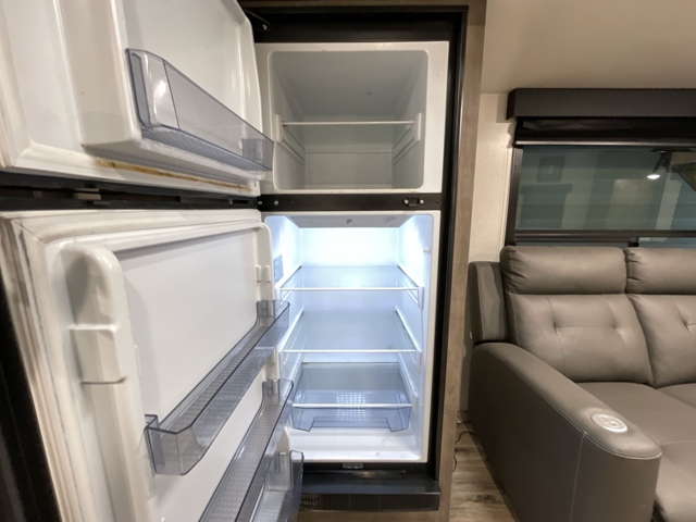 2023 Venture RV Stratus 231VRB — photo 2 of 8