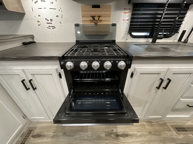 2023 Venture RV Stratus 231VRB — photo 3 of 8