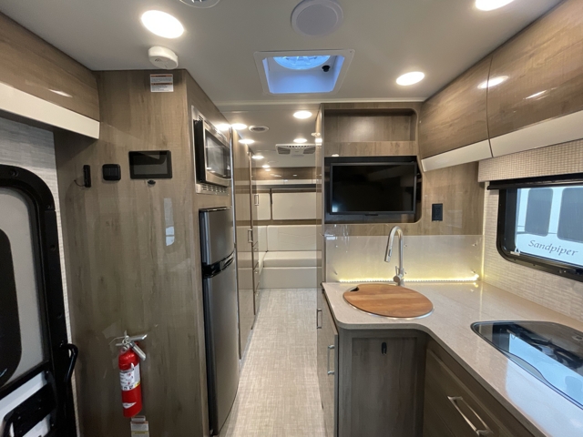 2024 Entegra Coach Qwest 24N — photo 2 of 8