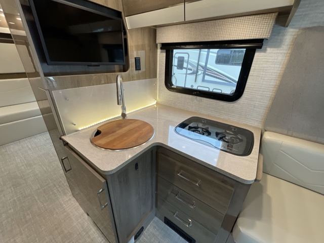 2024 Entegra Coach Qwest 24N — photo 4 of 8