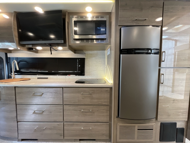 2024 Jayco Melbourne Prestige 24RP — photo 4 of 8