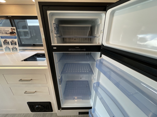2021 Renegade RV Vienna 25VRMC — photo 7 of 8