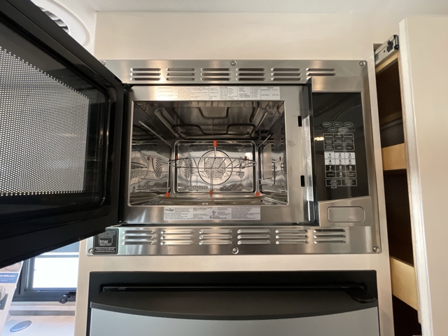 2021 Renegade RV Vienna 25VRMC — photo 2 of 8