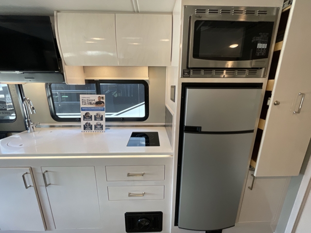 2021 Renegade RV Vienna 25VRMC — photo 6 of 8