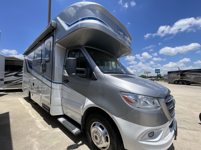 2021 Renegade RV Vienna 25VRMC — photo 1 of 8