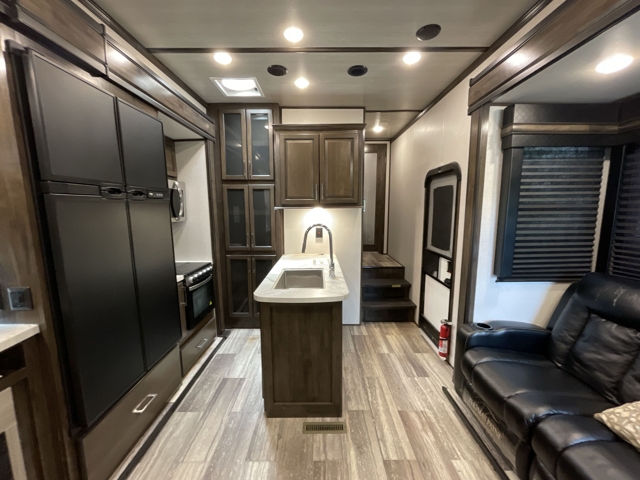 2021 Dutchmen Triton 3571 — photo 4 of 8