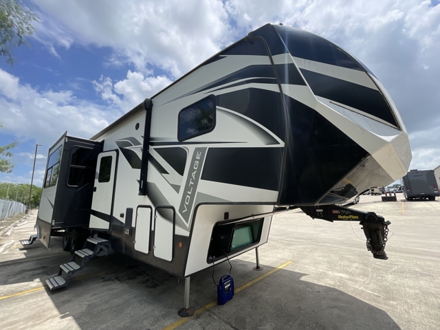 2021 Dutchmen Triton 3571 — photo 1 of 8