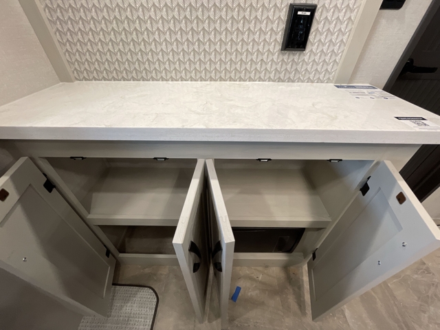 2026 Shasta Phoenix 370BAF — photo 8 of 8