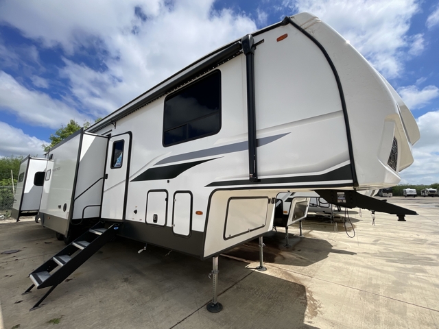 2026 Shasta Phoenix 370BAF — photo 1 of 8