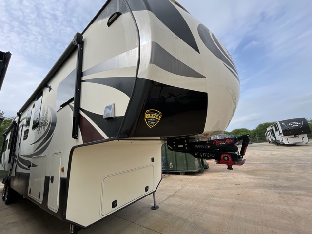 2018 Crossroads Redwood 3881ES — photo 1 of 8
