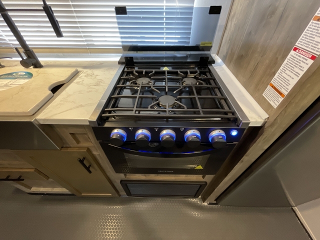 2022 Forest River Rogue 25V — photo 3 of 8