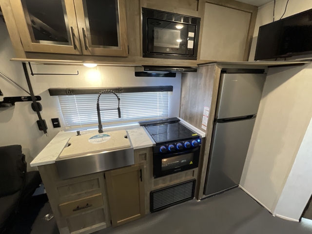 2022 Forest River Rogue 25V — photo 7 of 8