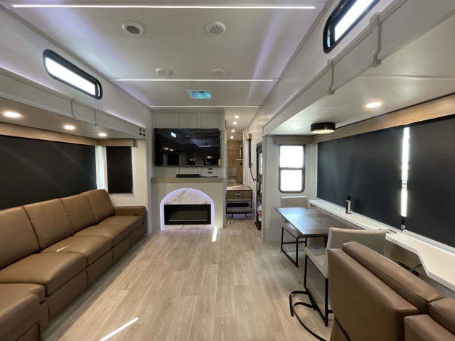 2027 Dutchmen Eddie Bauer Summit 3511RK — photo 4 of 8