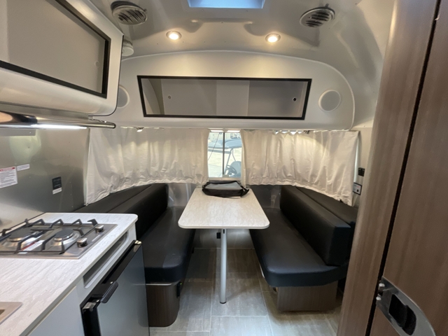 2020 Airstream Caravel 16RB — photo 6 of 8