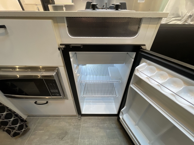 2020 Airstream Caravel 16RB — photo 3 of 8