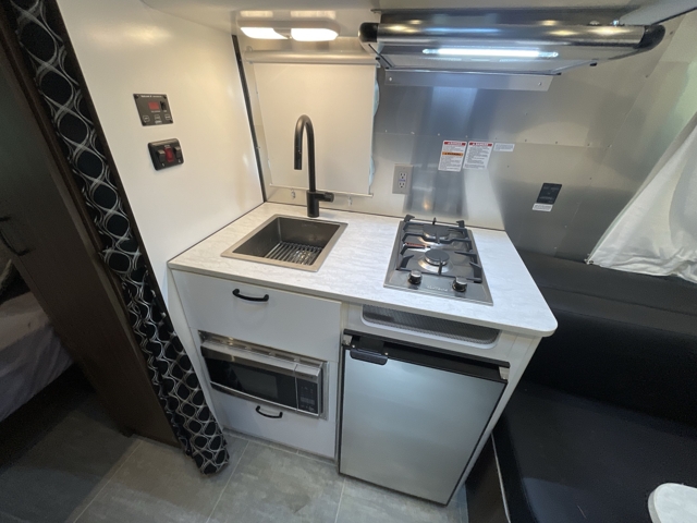2020 Airstream Caravel 16RB — photo 7 of 8