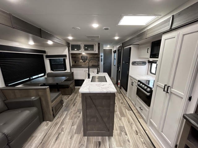 2023 Venture RV Sporttrek 312VIK — photo 4 of 8