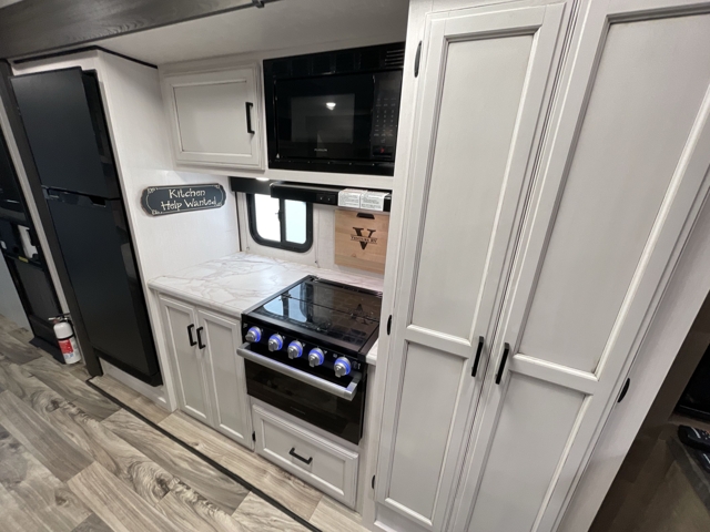 2023 Venture RV Sporttrek 312VIK — photo 7 of 8