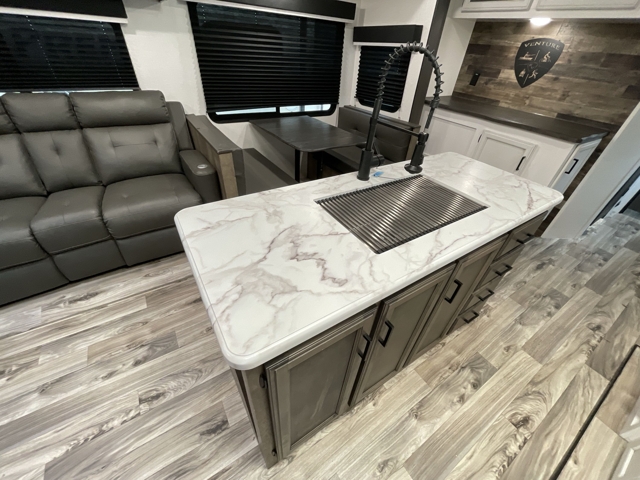2023 Venture RV Sporttrek 312VIK — photo 5 of 8