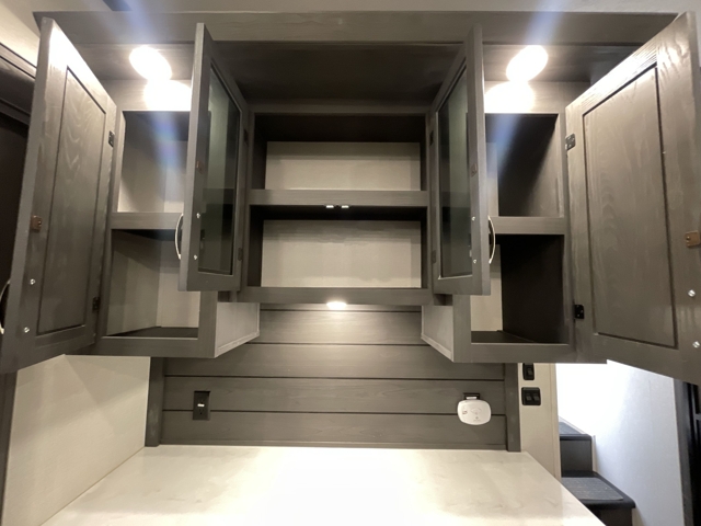 2025 Shasta Phoenix 336RL — photo 8 of 8