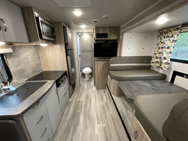 2022 Winnebago Micro Minnie 2108DS — photo 3 of 8