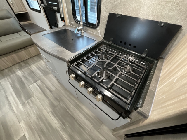 2022 Winnebago Micro Minnie 2108DS — photo 8 of 8
