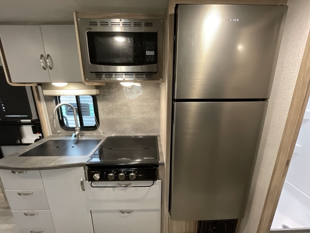 2022 Winnebago Micro Minnie 2108DS — photo 5 of 8