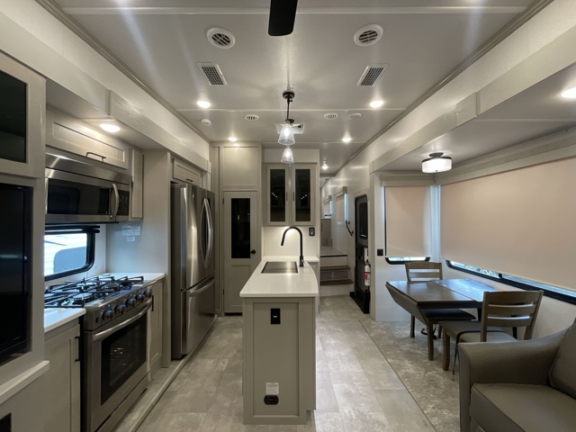 2022 Forest River Columbus C-series 329DVC — photo 6 of 8