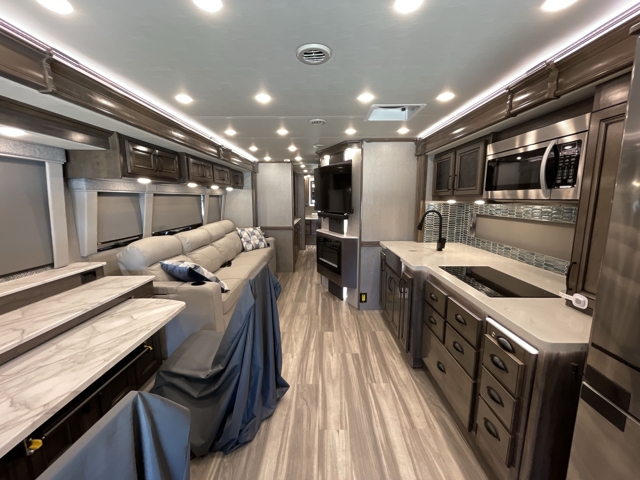 2023 Fleetwood Frontier 36SS — photo 2 of 8