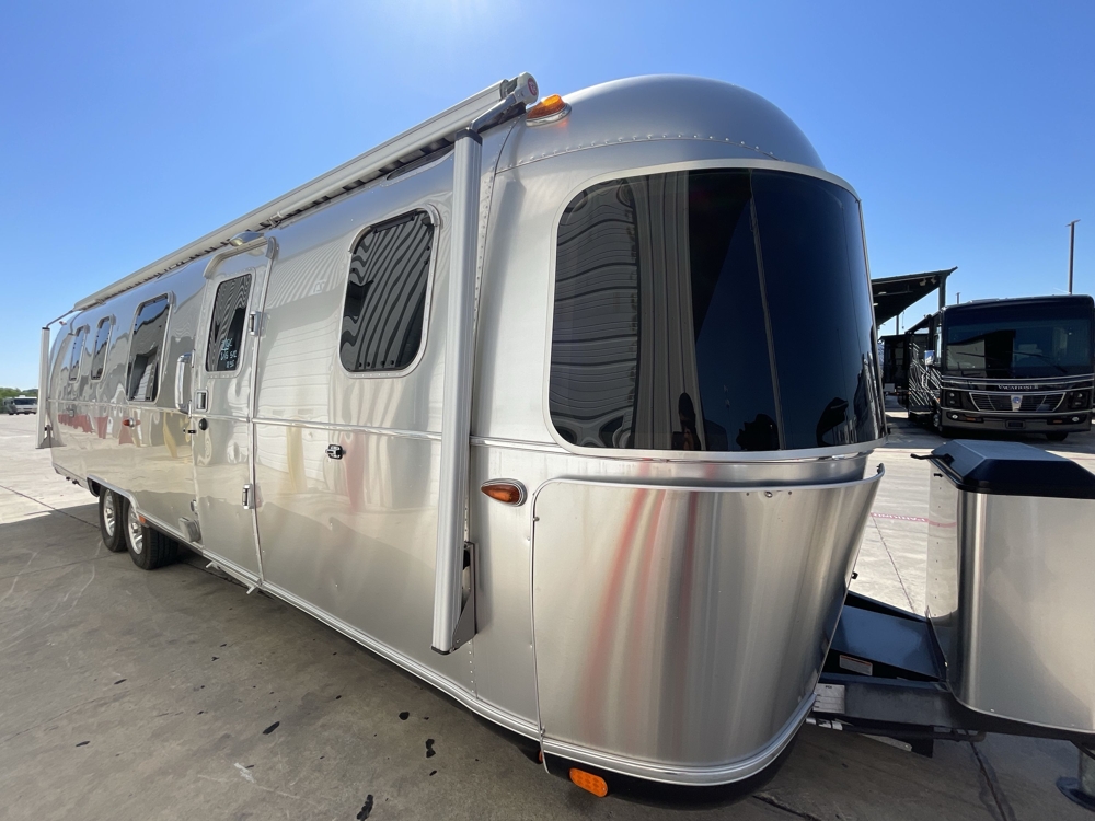 2023 AIRSTREAM CLASSIC 33FB QUEEN